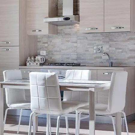 Apartamento Ariston - Ciclabile In Centro Al Mare Con Balcone *